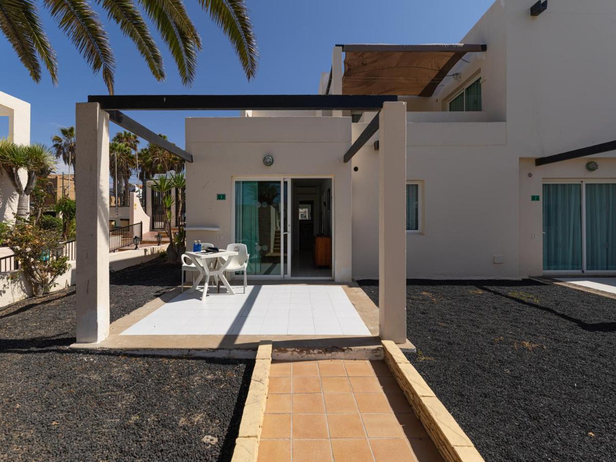 Homeforguest Apartamento 13 Con Terraza Y Piscina En Коральео Экстерьер фото