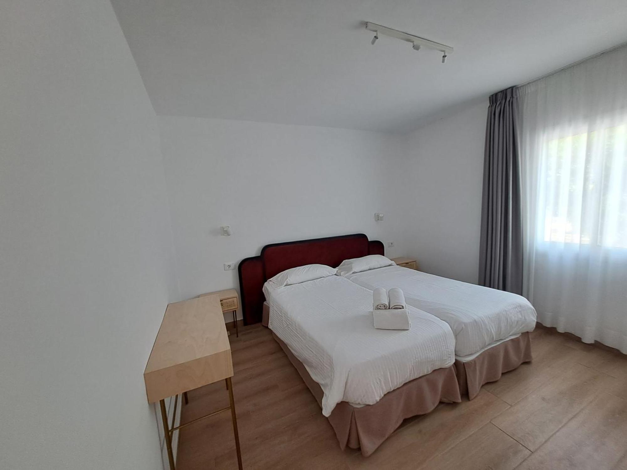 Homeforguest Apartamento 13 Con Terraza Y Piscina En Коральео Экстерьер фото