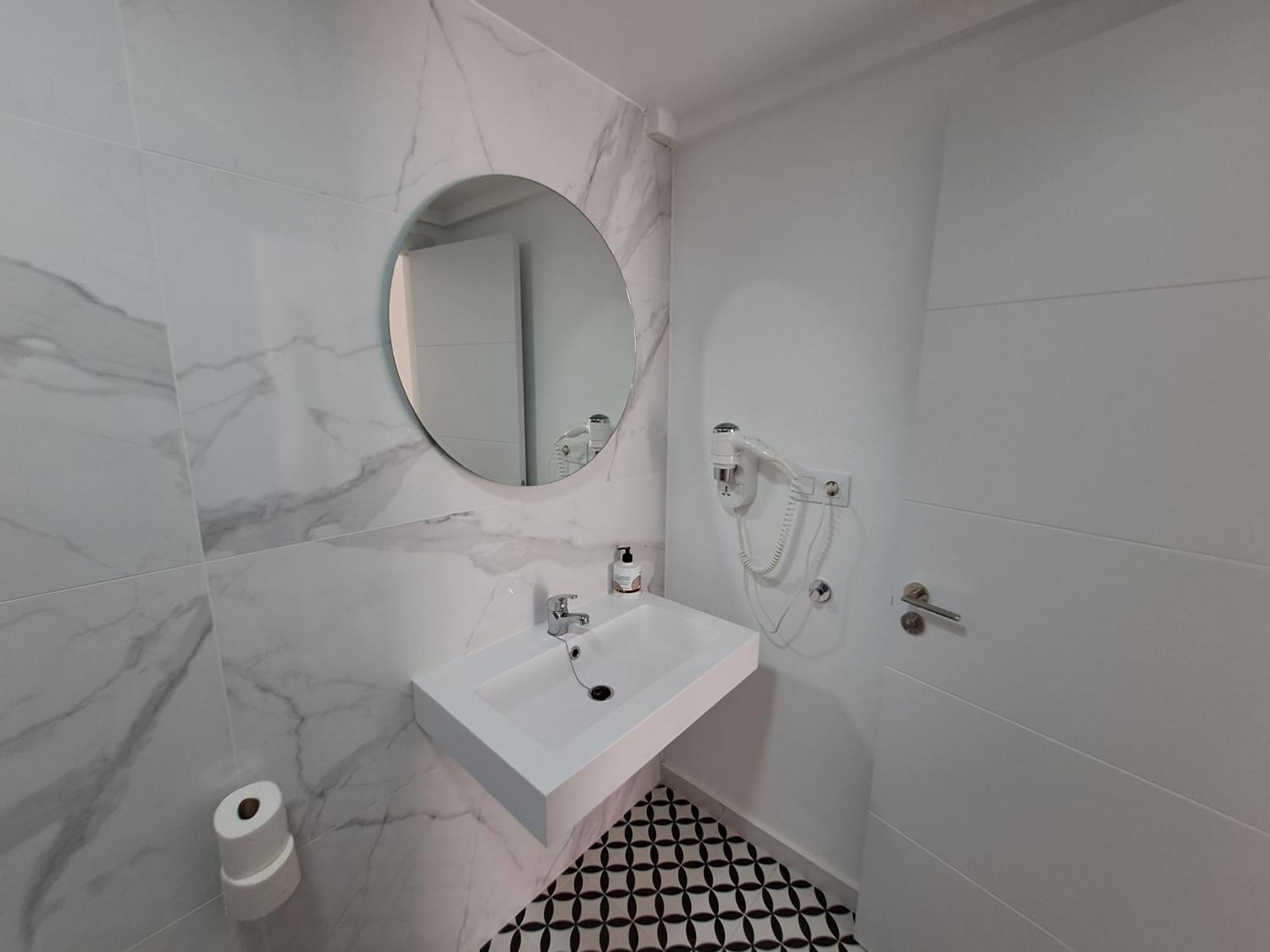 Homeforguest Apartamento 13 Con Terraza Y Piscina En Коральео Экстерьер фото