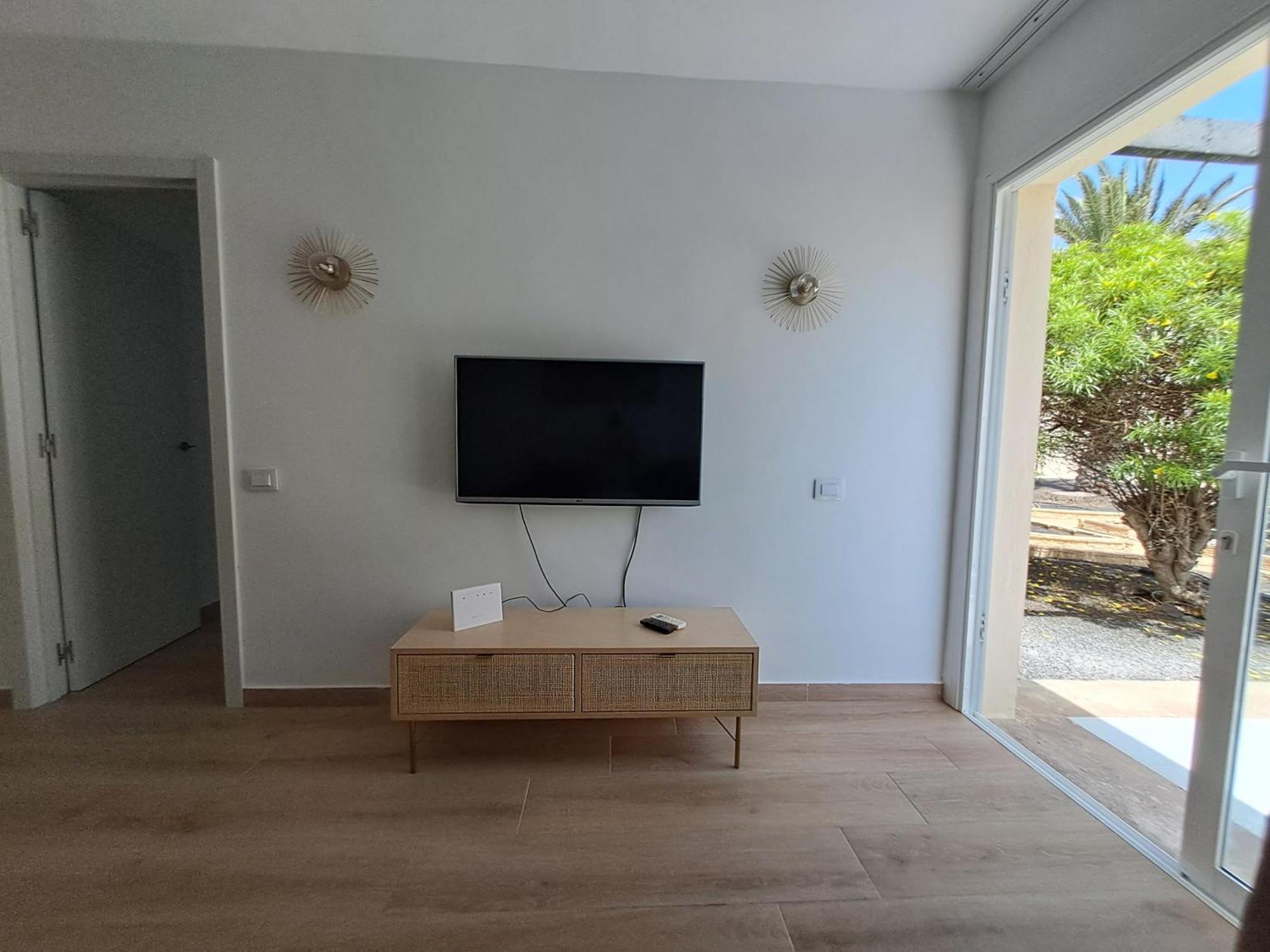 Homeforguest Apartamento 13 Con Terraza Y Piscina En Коральео Экстерьер фото