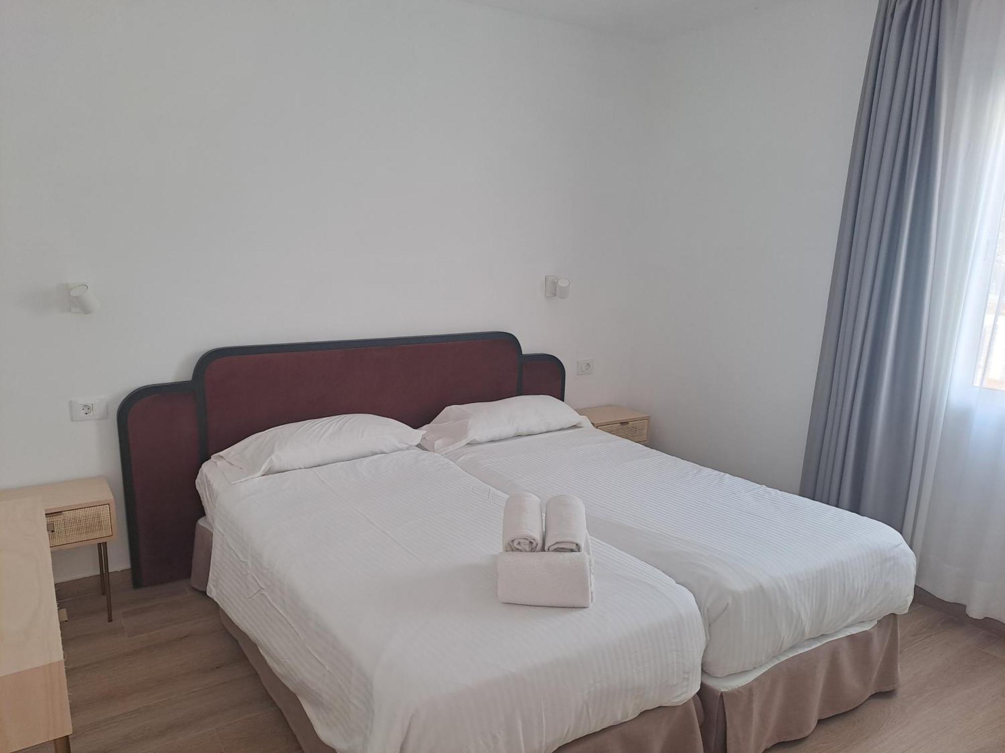 Homeforguest Apartamento 13 Con Terraza Y Piscina En Коральео Экстерьер фото