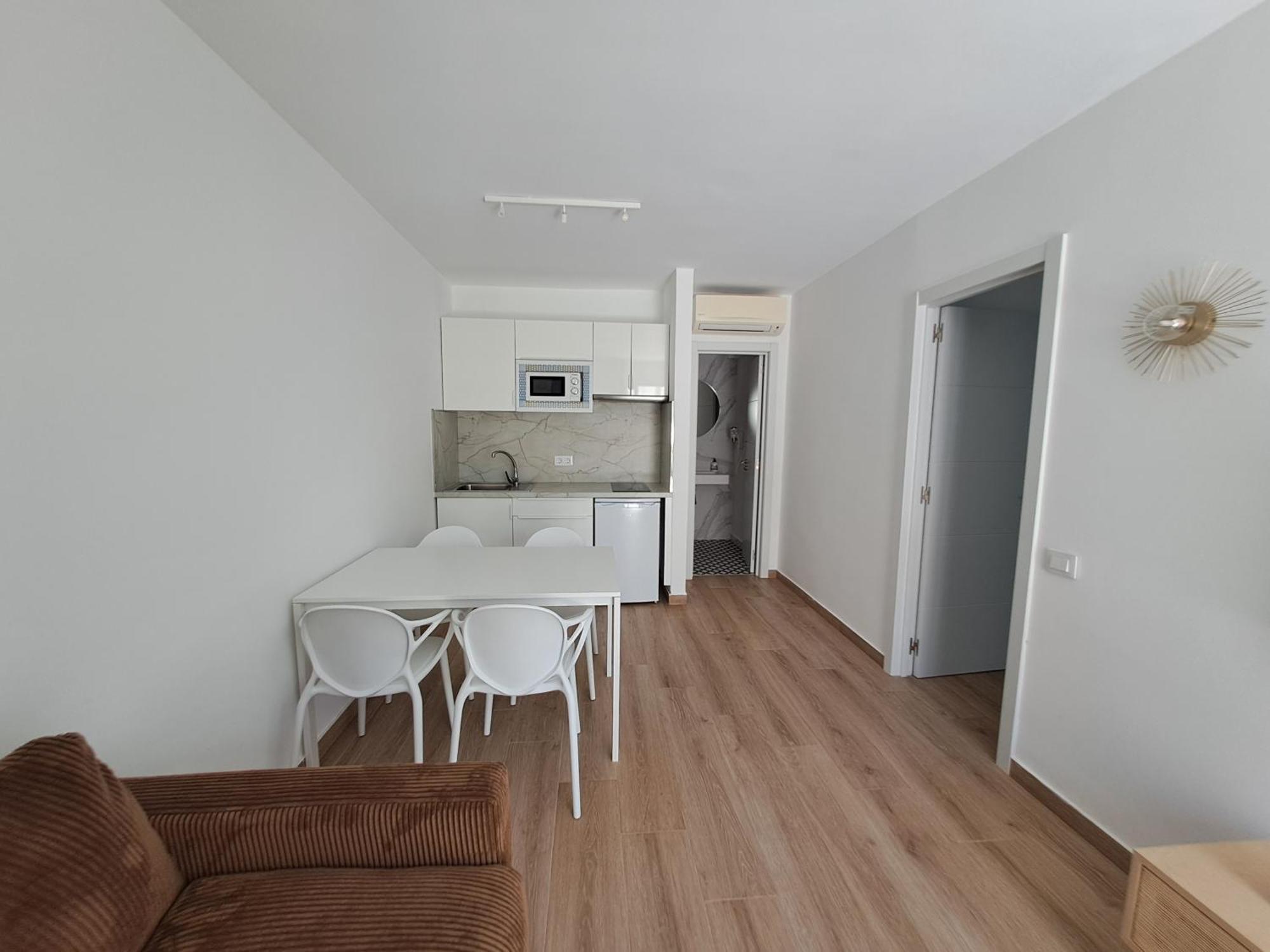 Homeforguest Apartamento 13 Con Terraza Y Piscina En Коральео Экстерьер фото