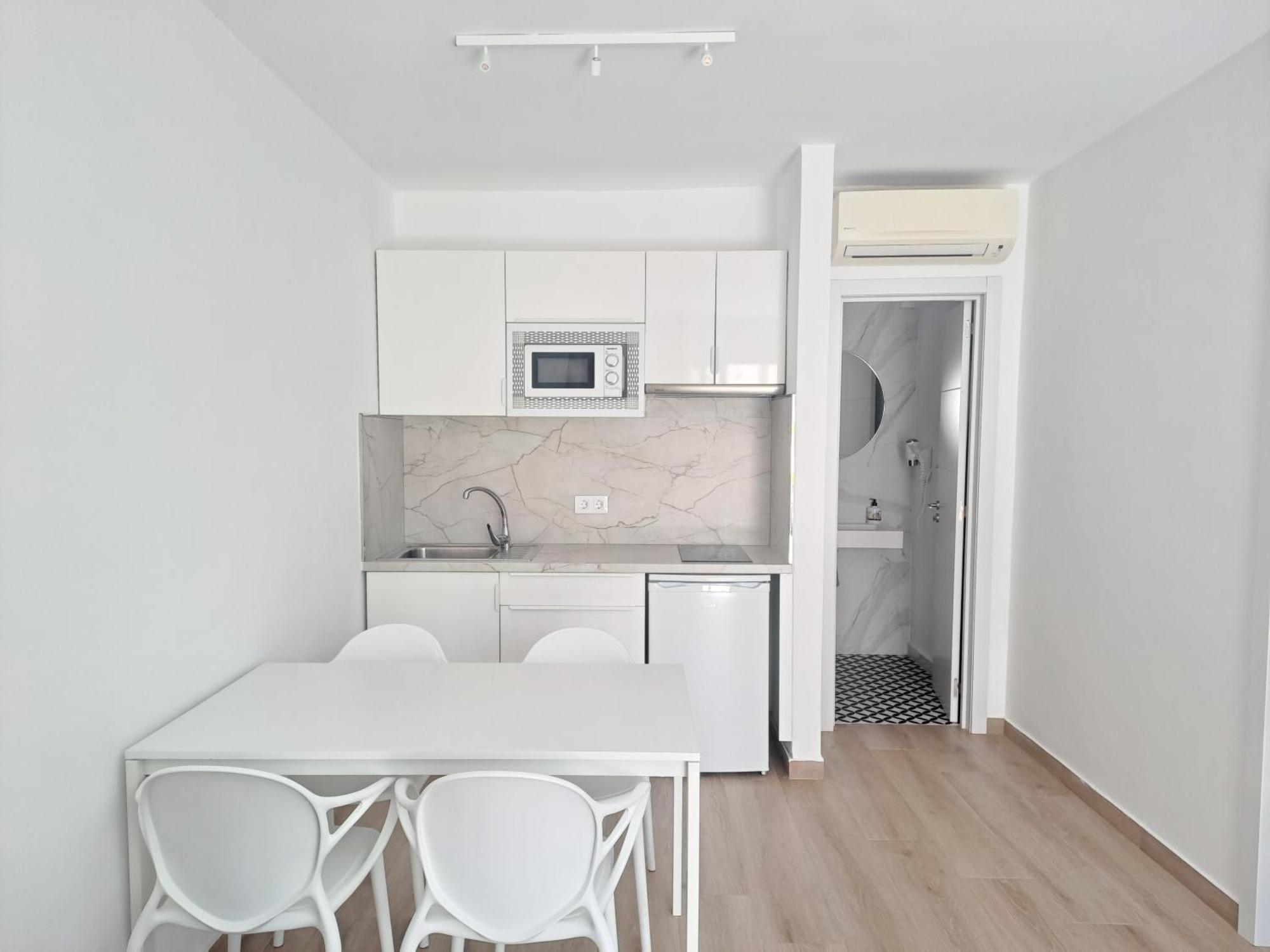 Homeforguest Apartamento 13 Con Terraza Y Piscina En Коральео Экстерьер фото