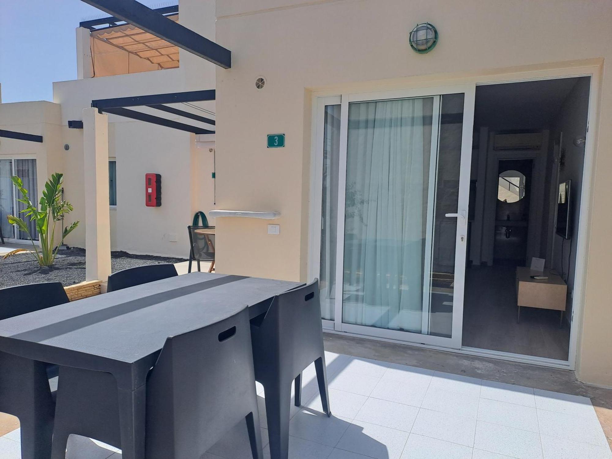 Homeforguest Apartamento 13 Con Terraza Y Piscina En Коральео Экстерьер фото