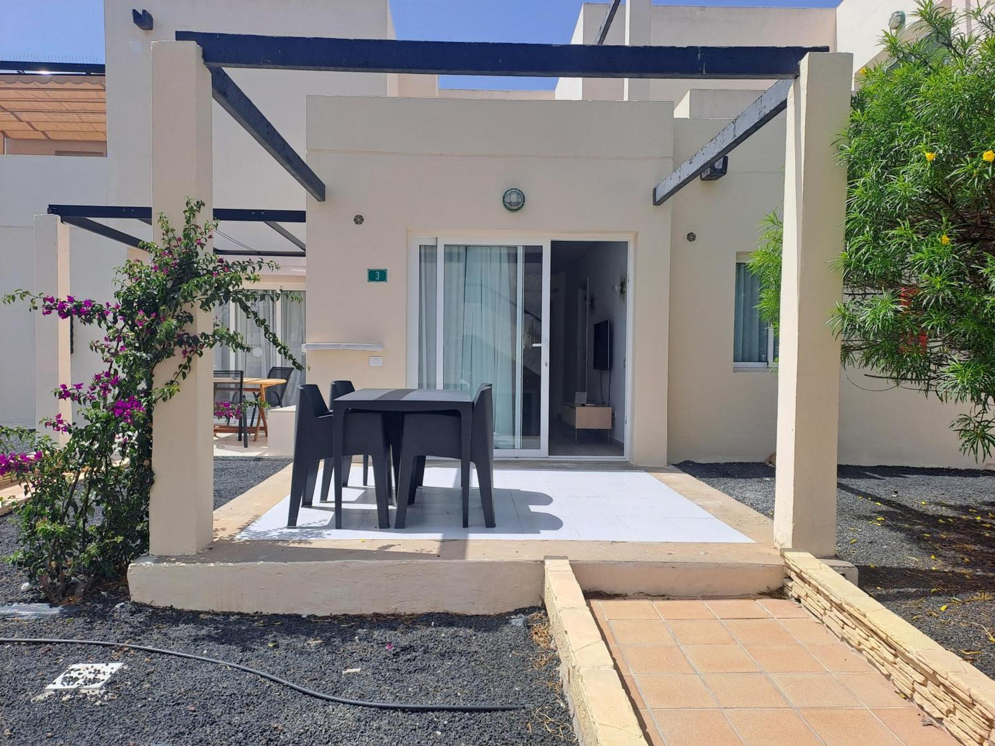 Homeforguest Apartamento 13 Con Terraza Y Piscina En Коральео Экстерьер фото