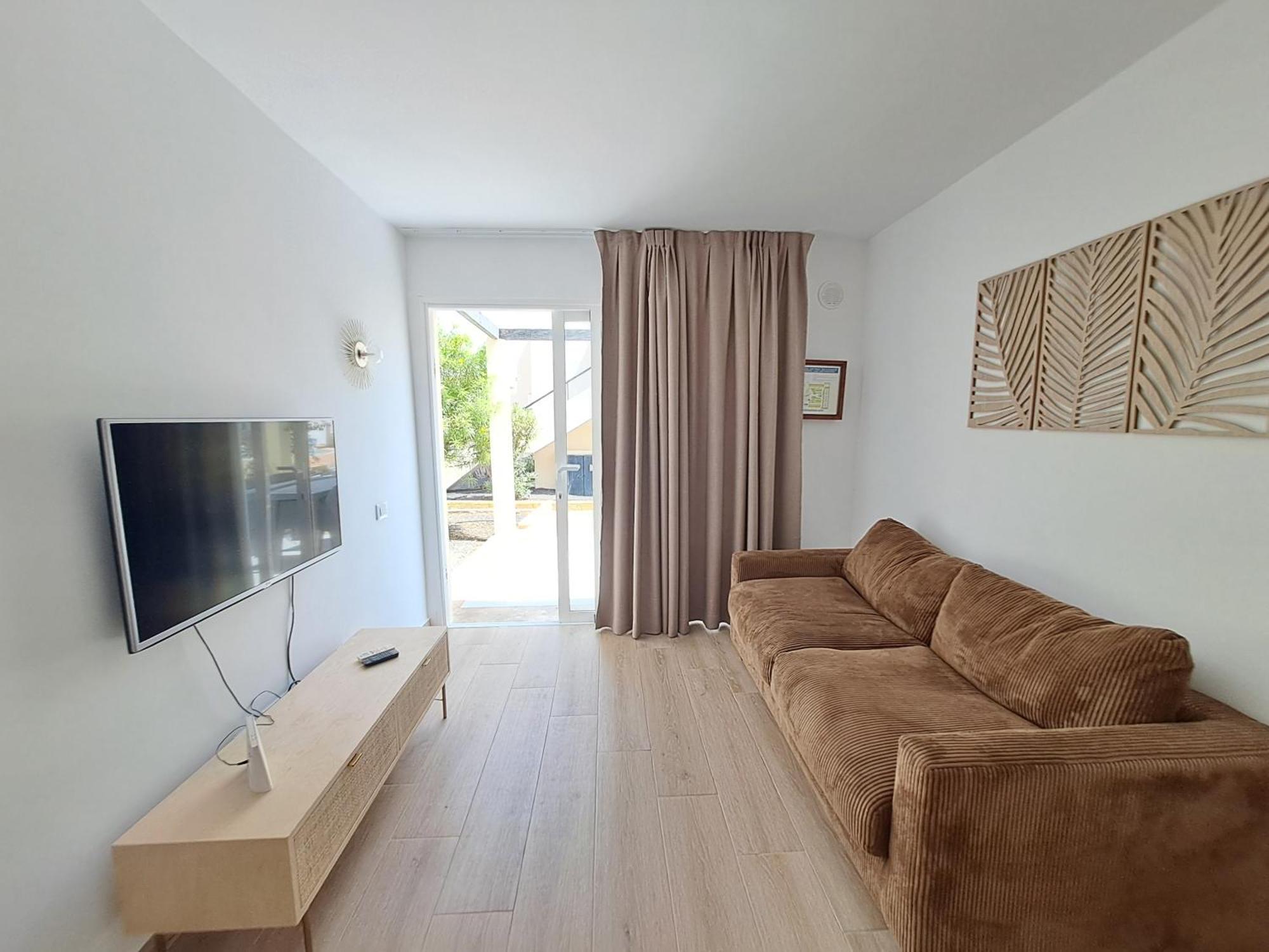 Homeforguest Apartamento 13 Con Terraza Y Piscina En Коральео Экстерьер фото