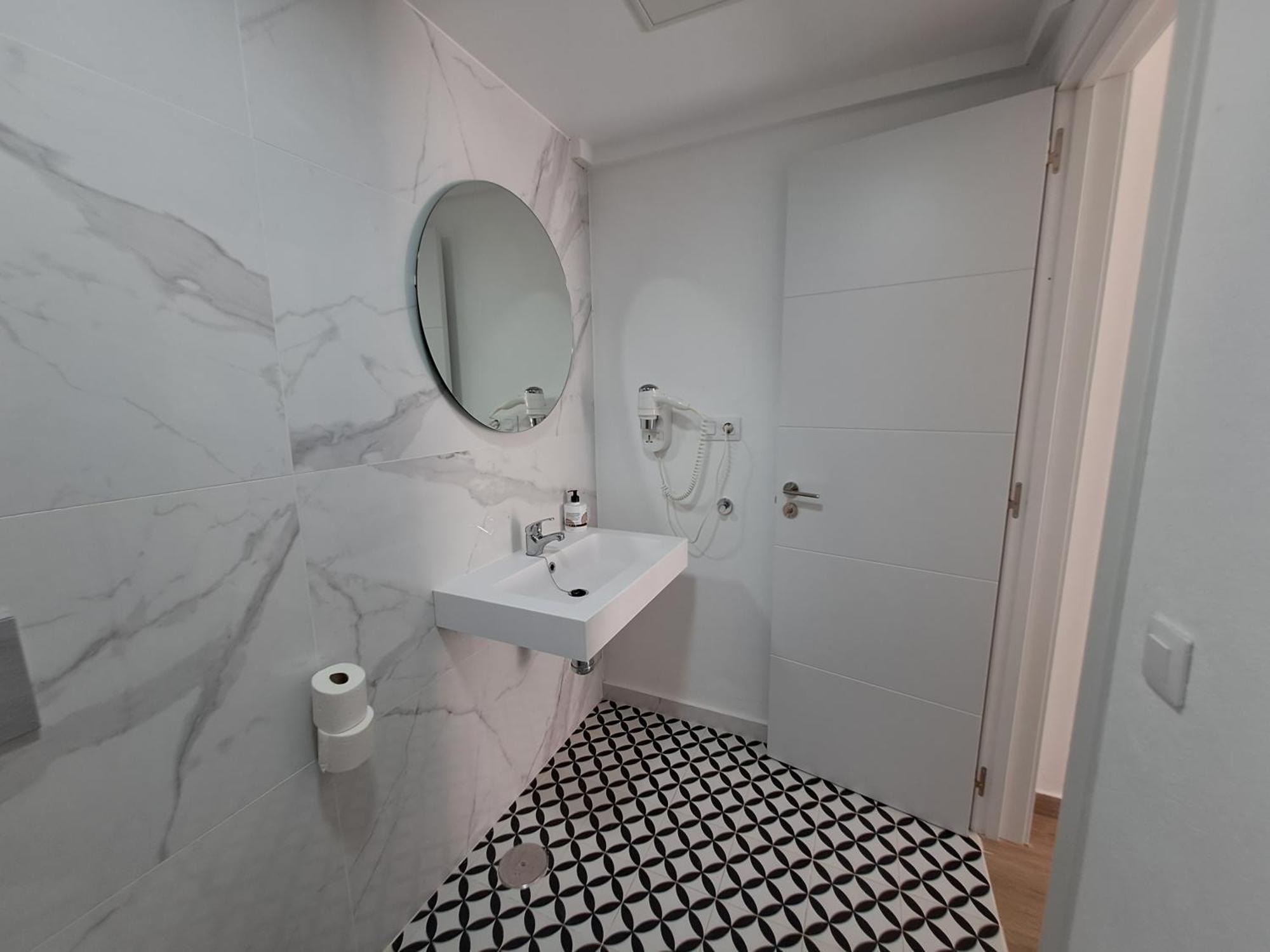 Homeforguest Apartamento 13 Con Terraza Y Piscina En Коральео Экстерьер фото